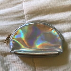 Holographic pouch